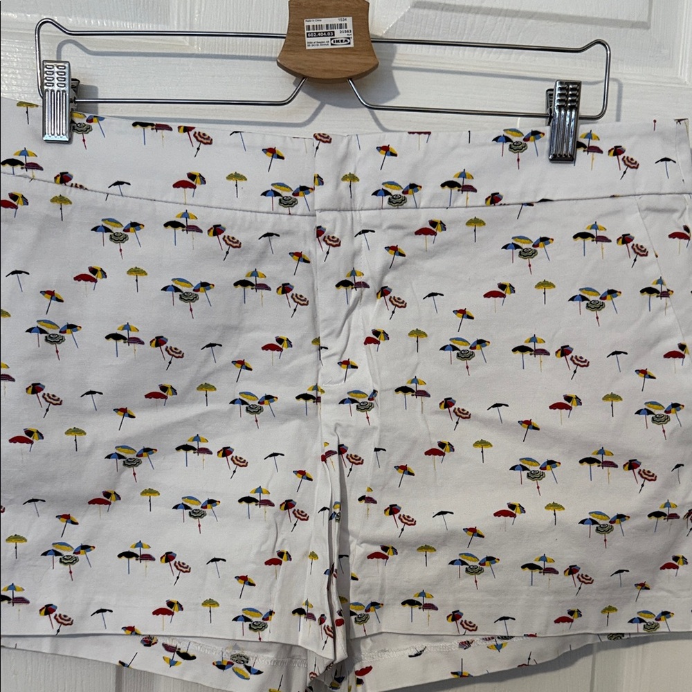 Women- umbrellas White Patterned Shorts